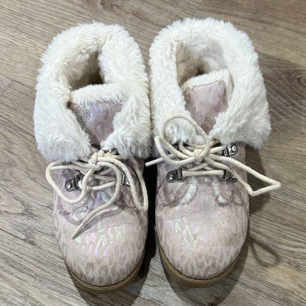 Juicy Couture Kids Boots with Faux Fur and Iridescent Pink